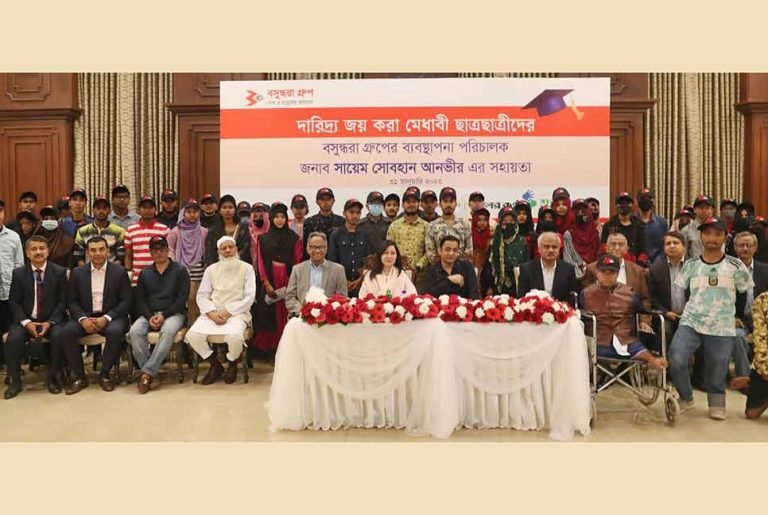 দারিদ্র্যজয়ী অদম্য মেধাবীদের পাশে বসুন্ধরা এমডি